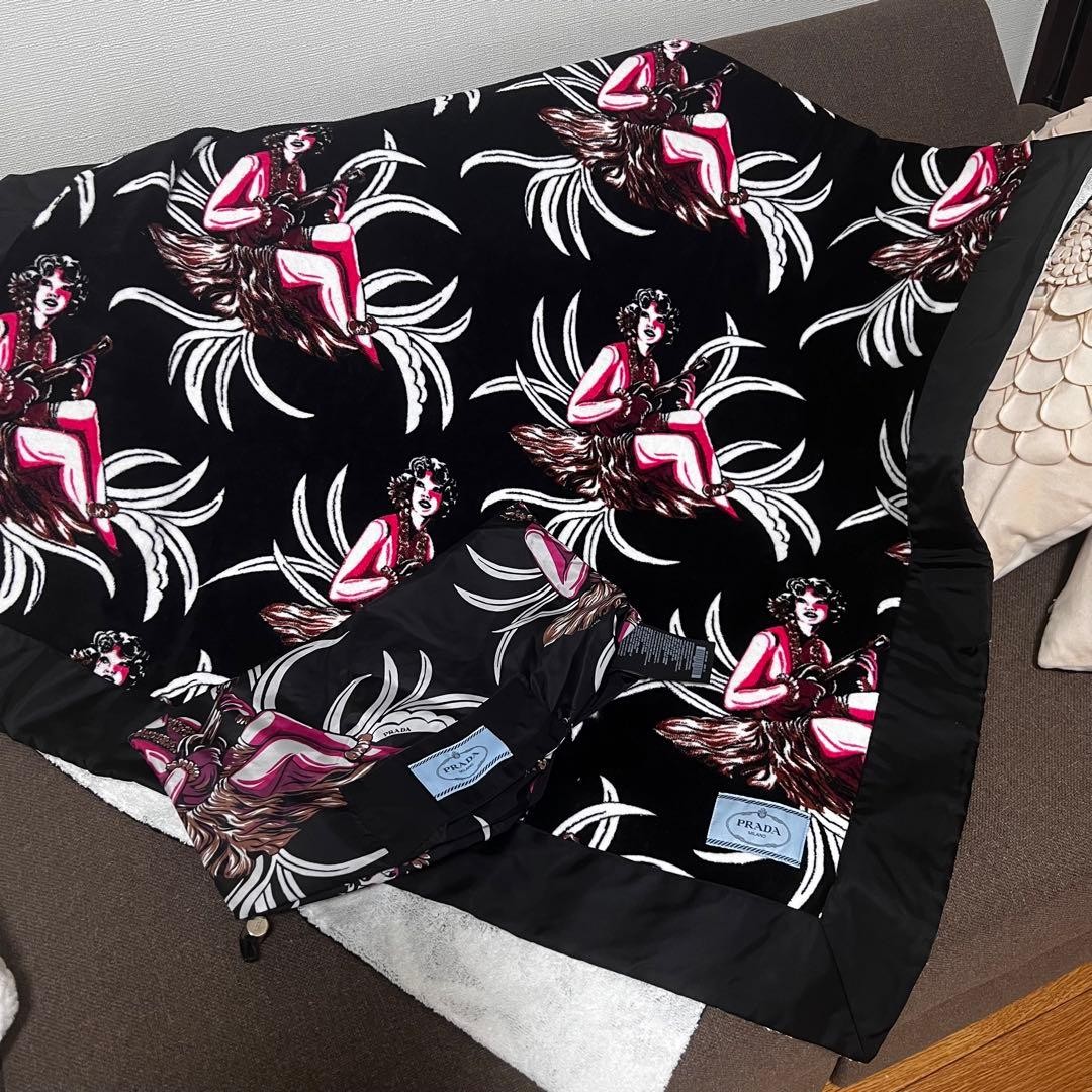 PRADA Outdoor Blanket Tu Size Women Design Towel VHTF Designer Popular Products