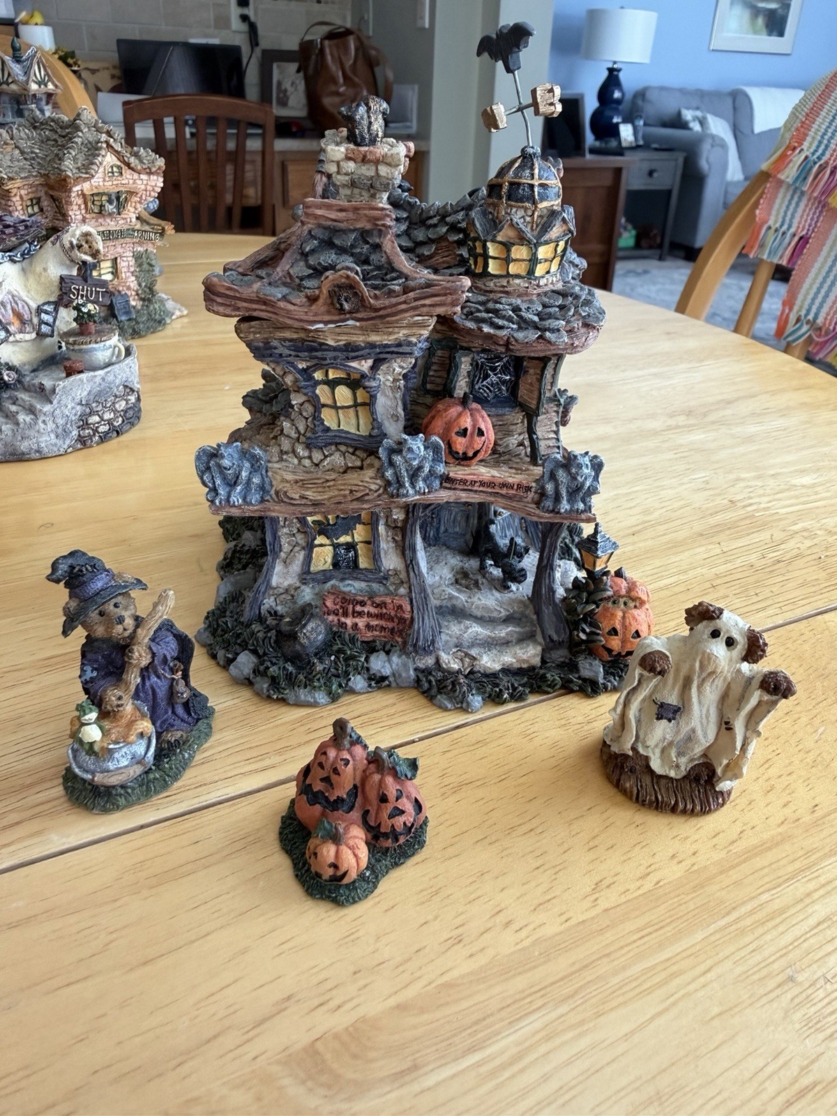 Boyds Bearly-Built Villages The Boo Beary Mansion Original Box & Figurines 