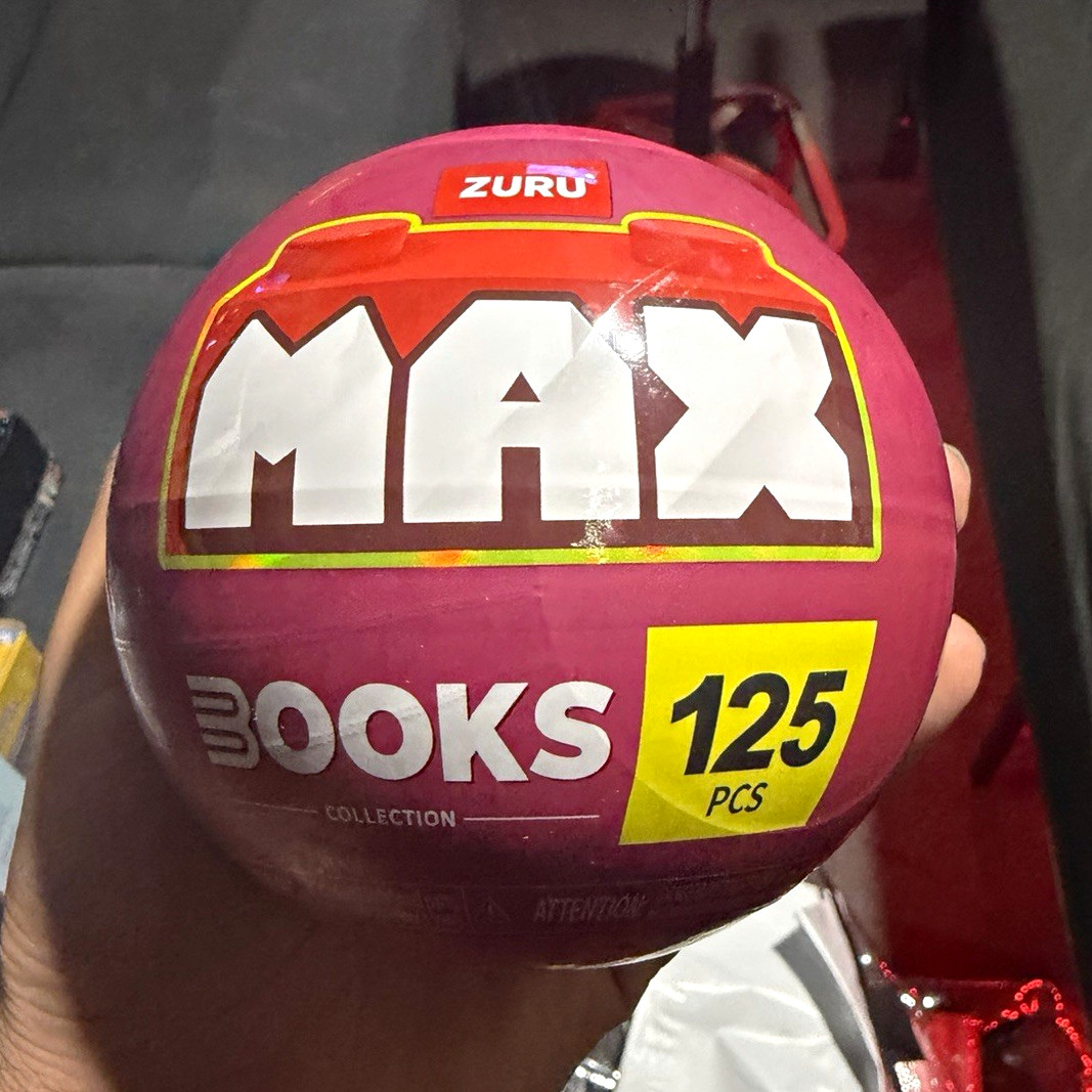 ZURU MAX Books Dracula Blind Packaging Capsule Ball 125 Pack Bram Stoker