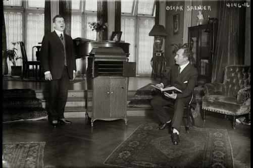 Photo:Oscar Saenger,men,victrola,portrait photographs,Bain News Service