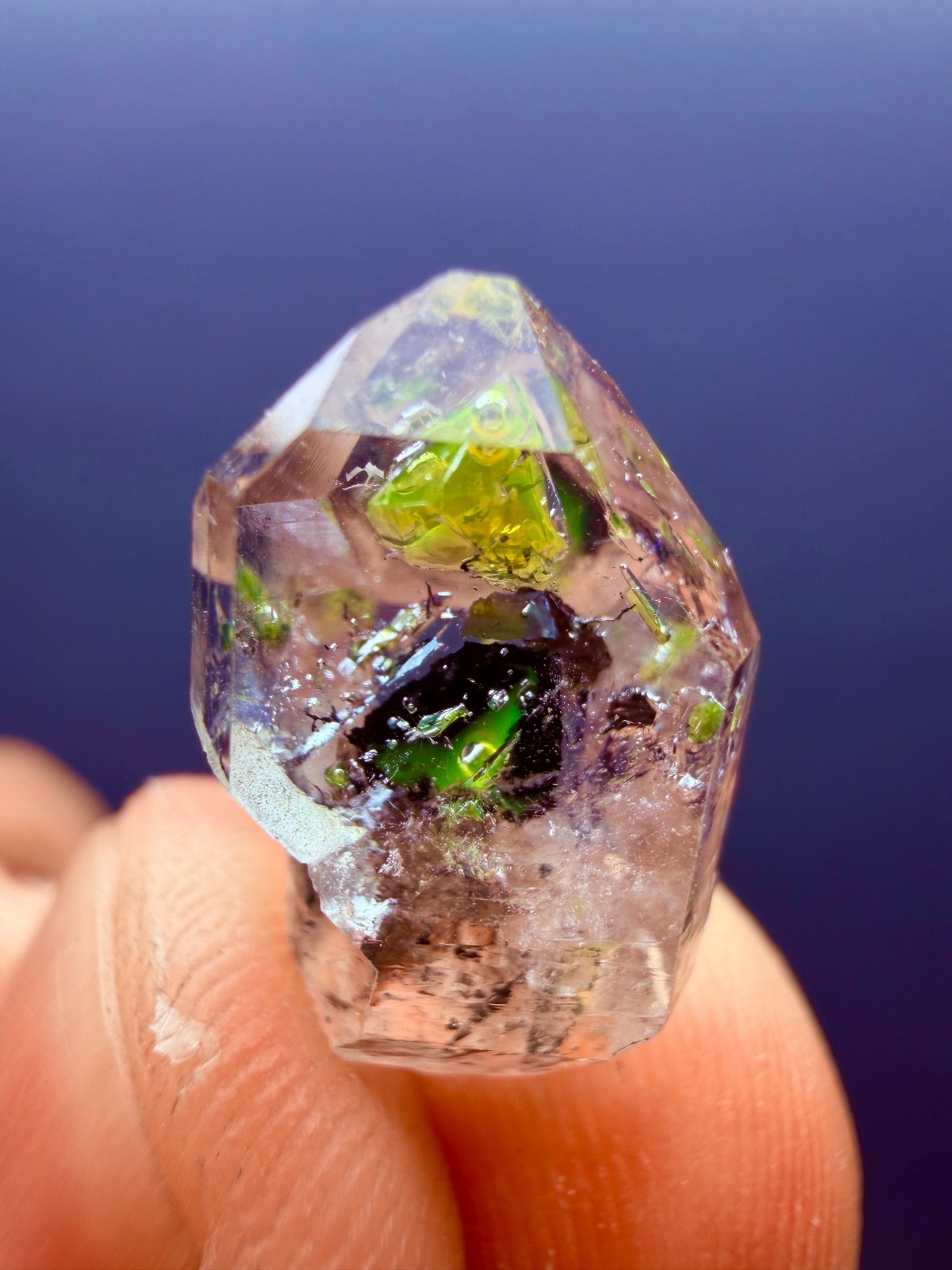 9 Carats Enhydro Fluorescent Petroleum Quartz Crystal From Baluchistan @Minerals