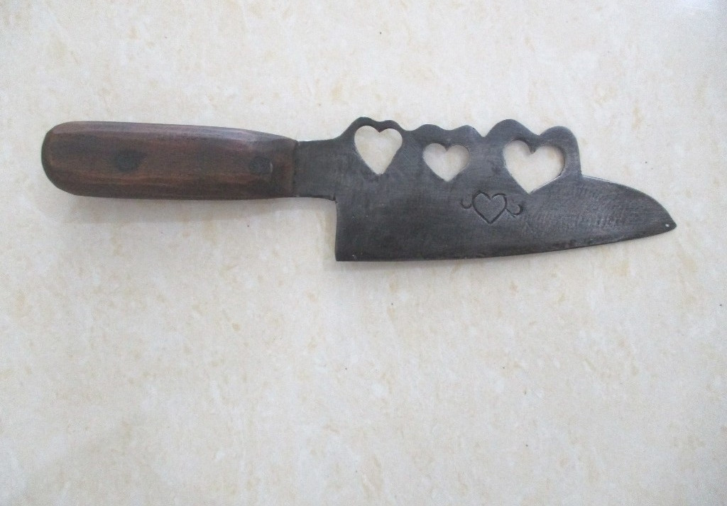 ANTIQUE BUTCHER'S MEAT CLEAVER CHOPPER KITCHEN KNIFE WITH HEARTS