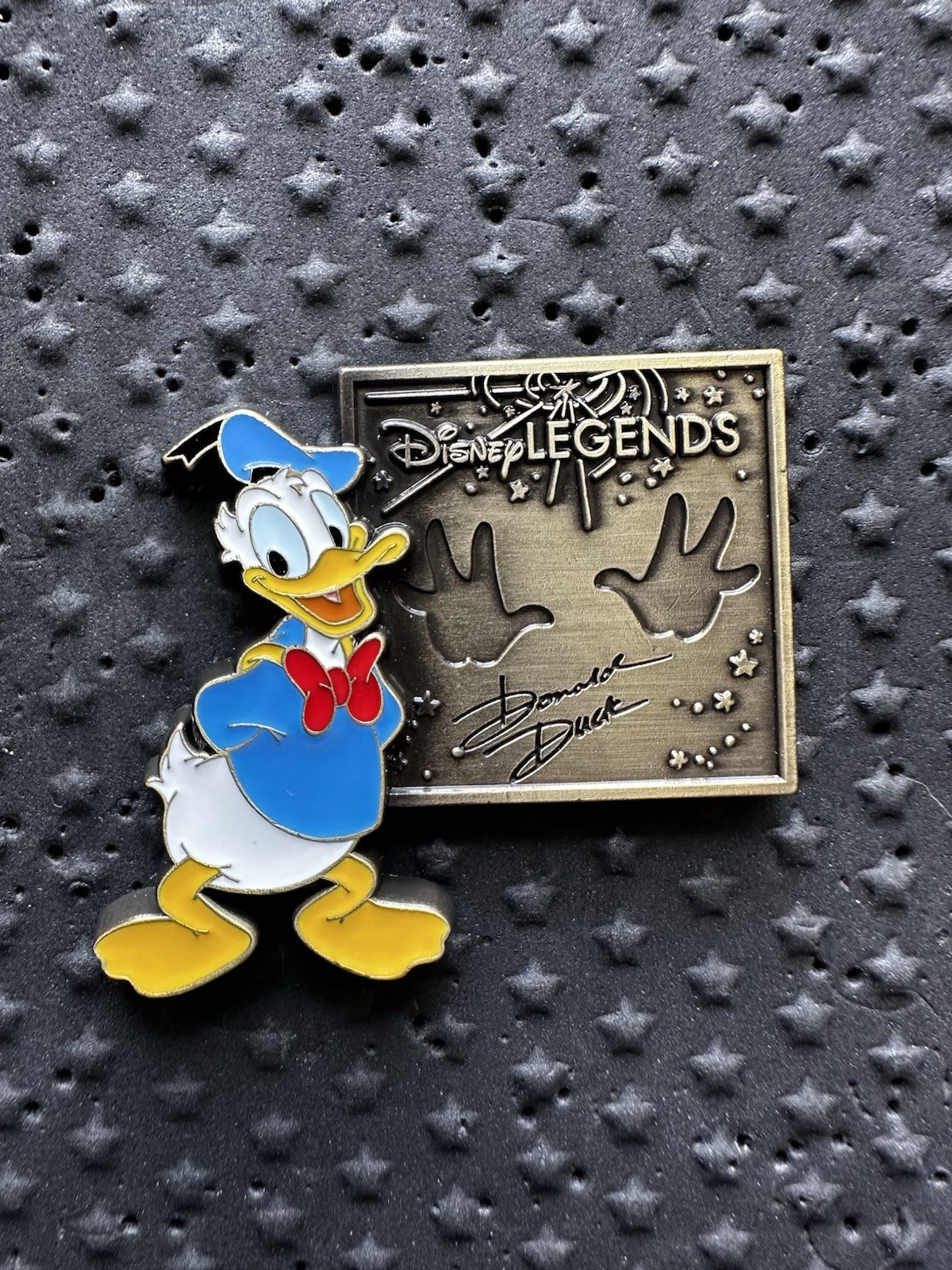Disney DEC TWDCS Legends Character Plaques Series 2 Donald Duck Pin