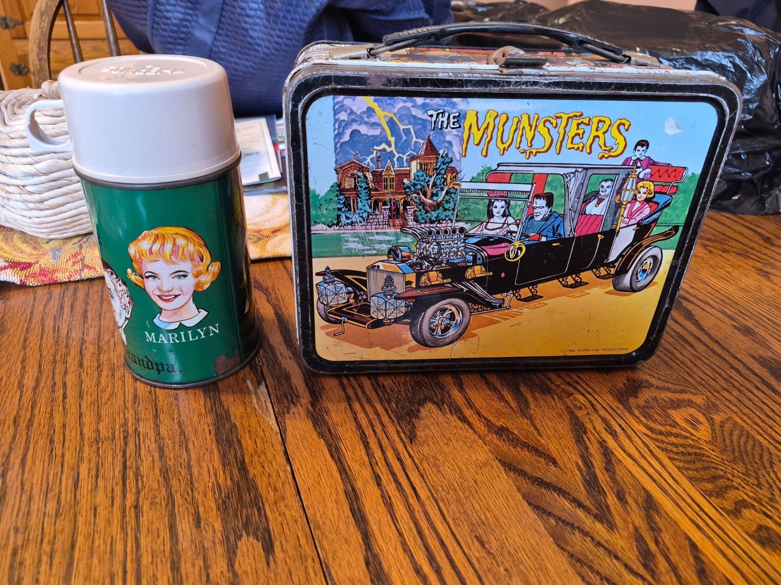VINTAGE The Munsters Collectible Metal Lunchbox with Green The Munsters Thermos