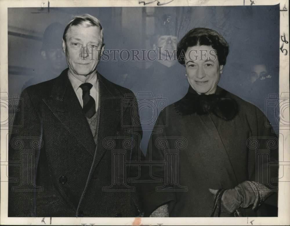 1953 Press Photo Duke and Duchess of Windsor during visit home to England.