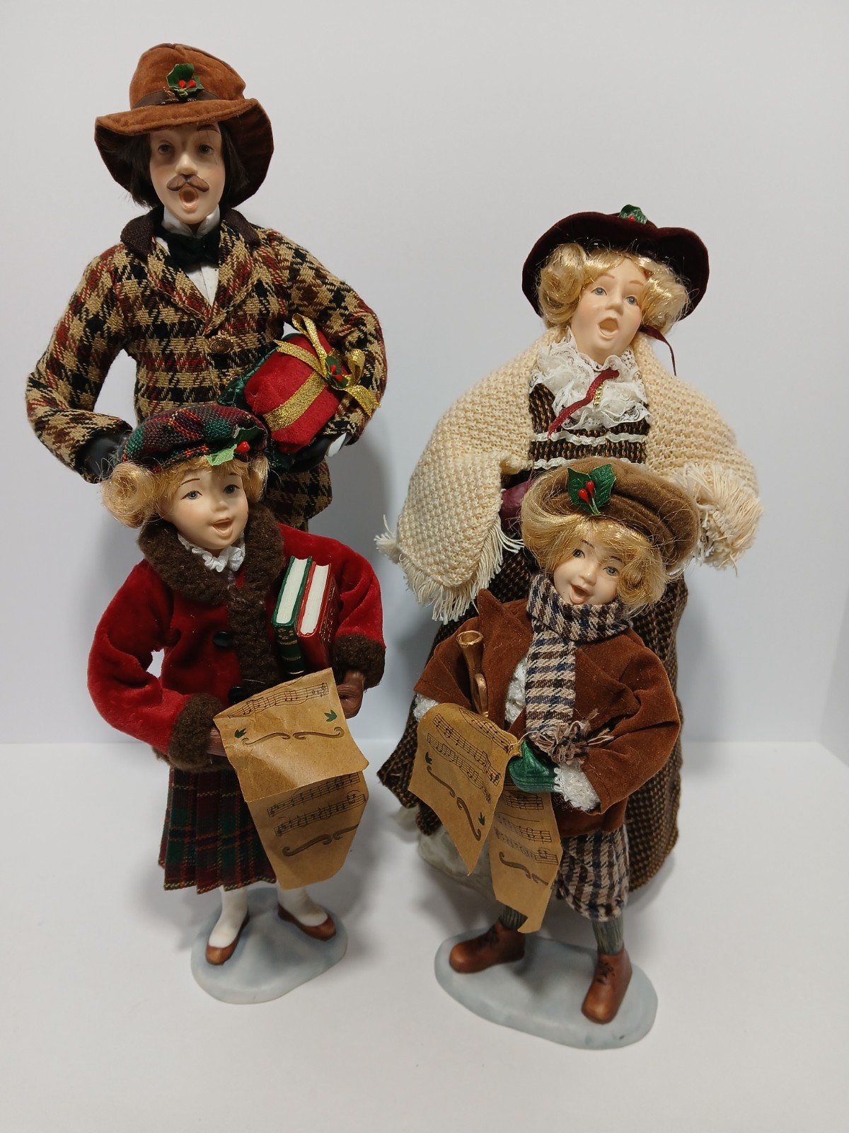 4 Figures From The Sam\'s West Caroling Family Holiday Collection