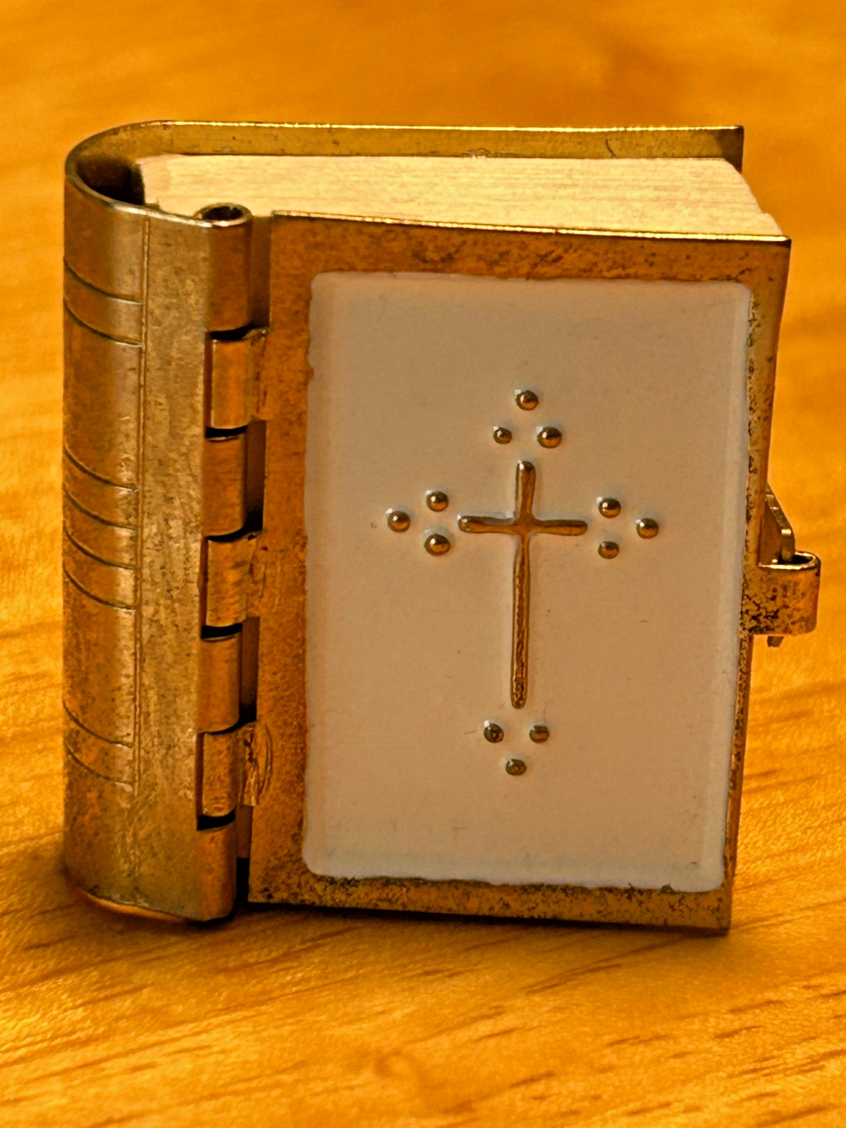 Miniature Holy Bible Old New Testament White Enamel Gold Tone Metal Case