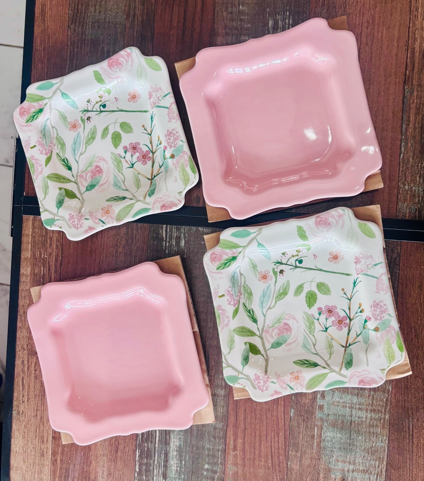 Sweet Laurel 4-piece dessert plate set New in Box