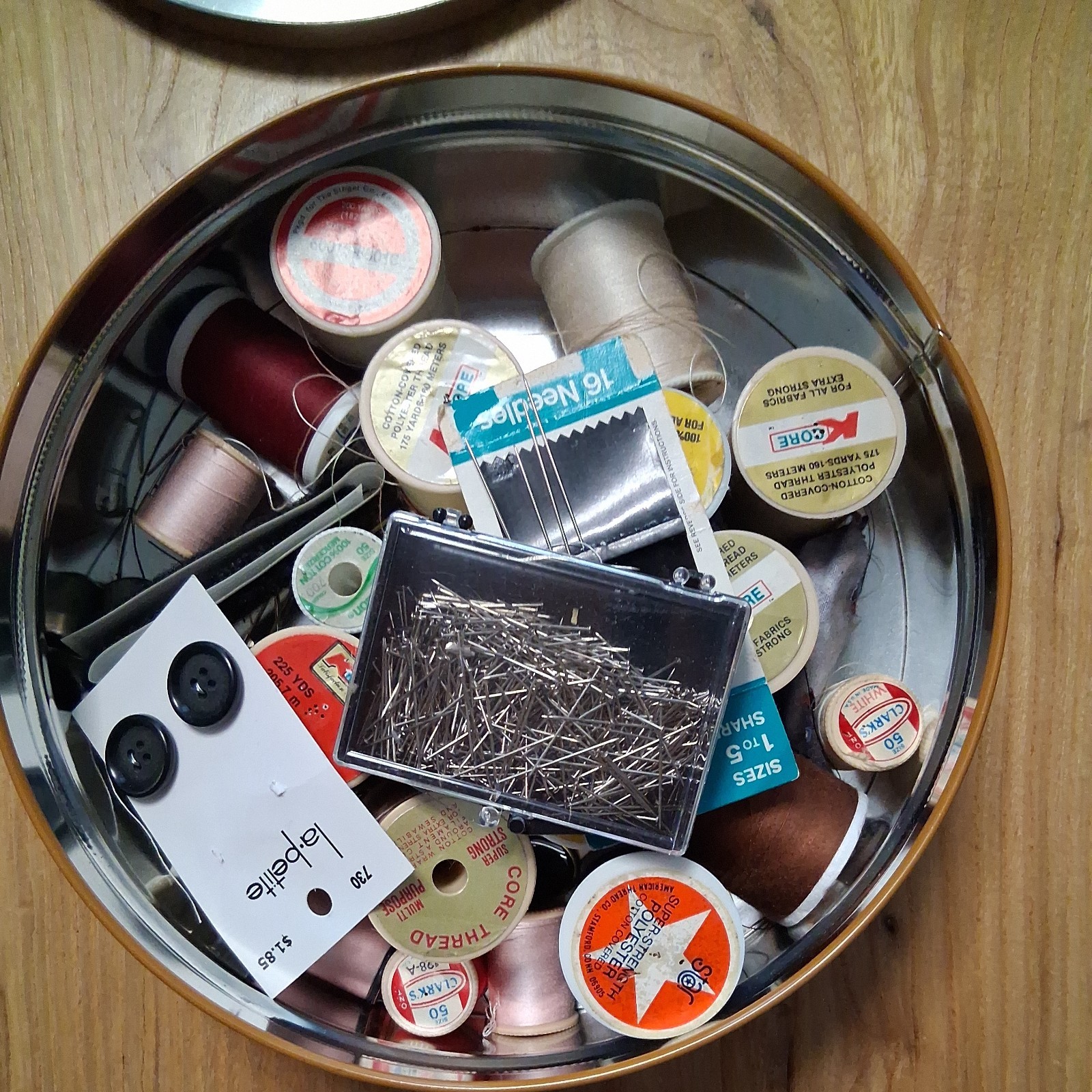 VTG Sewing Notions Lot Retro Tin, Thread Spools, Pins, Buttons Needles 