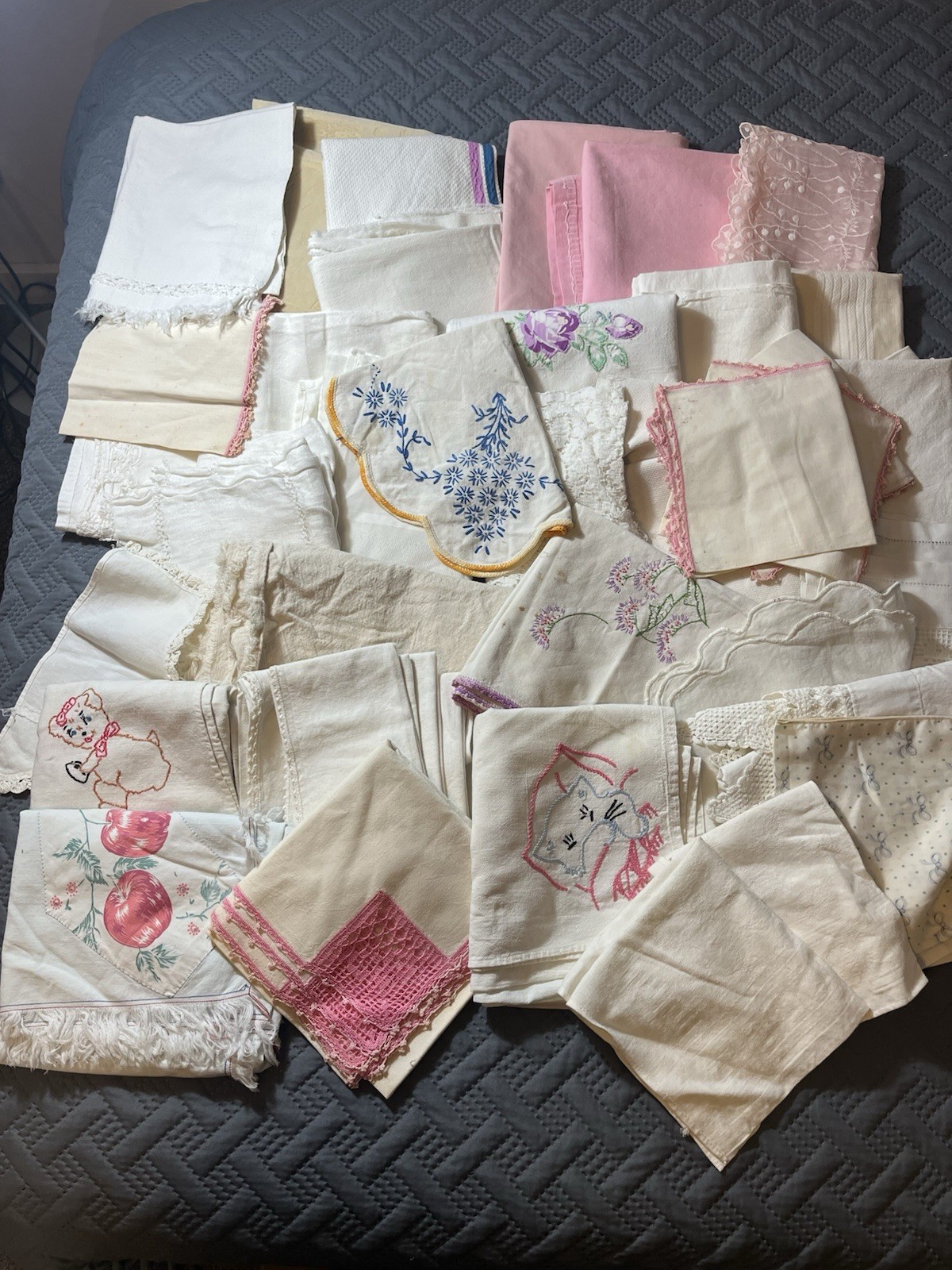 +40 Lot Vintage Linens Embroidery Crochet Lace Trim Cutter Craft Cotton Linens