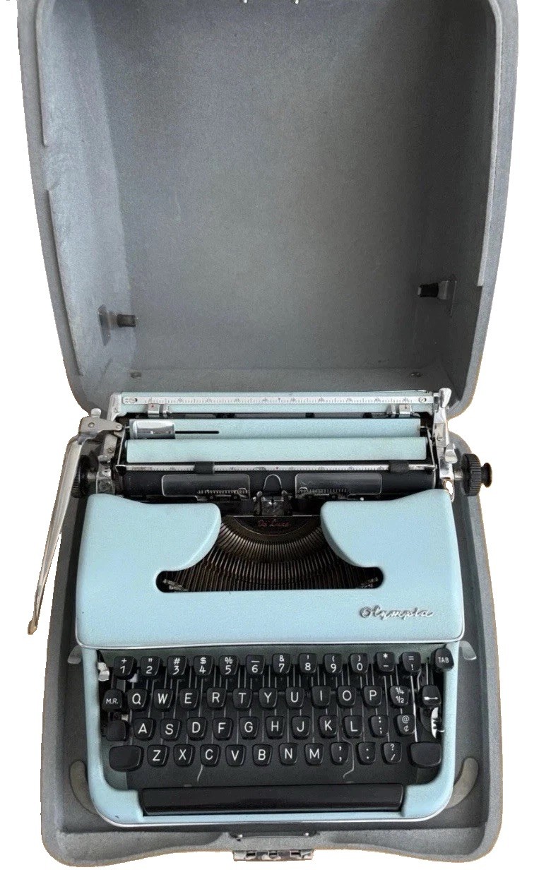 Rare SERVICED Robin Egg Powder Blue CURSIVE Script Olympia SM3 1958 Typewriter