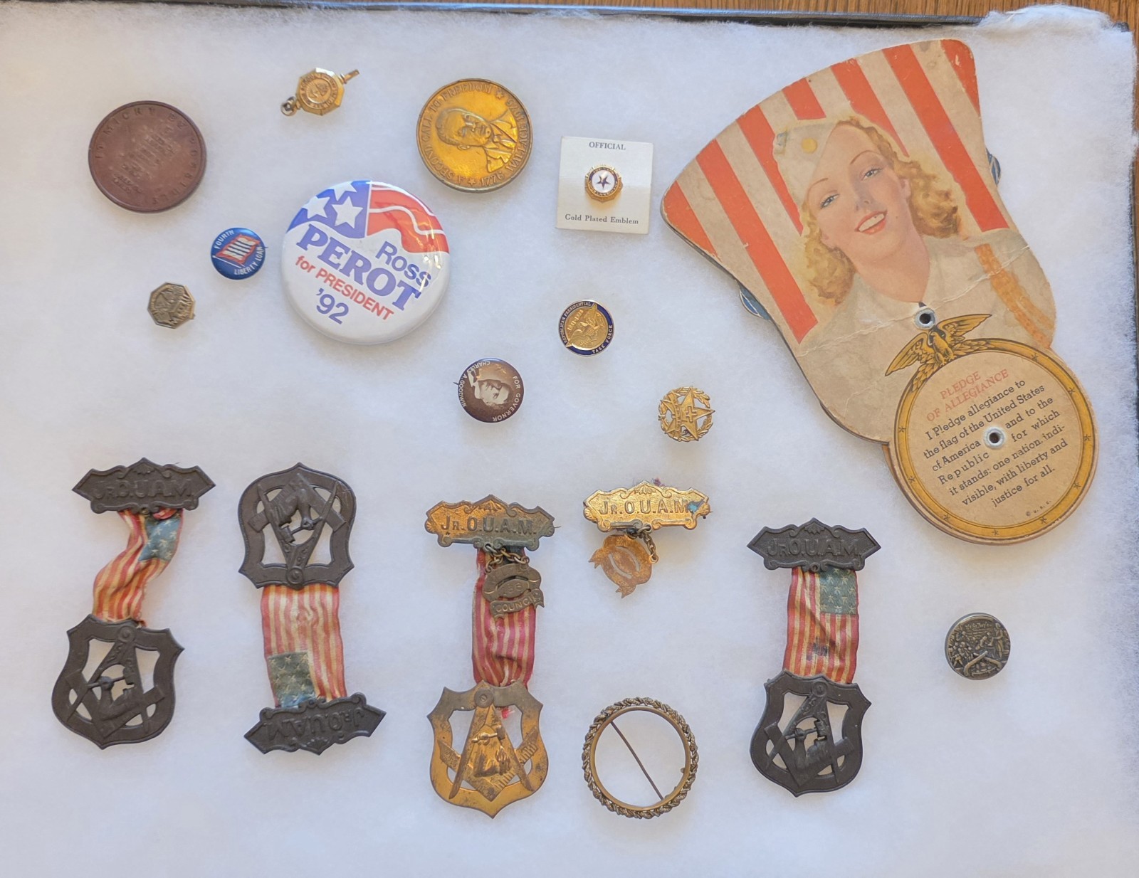 VTG Estate Memorabilia Ross Perot 92 Button Patriotic Fan Jr OUAM Medals Box Lot