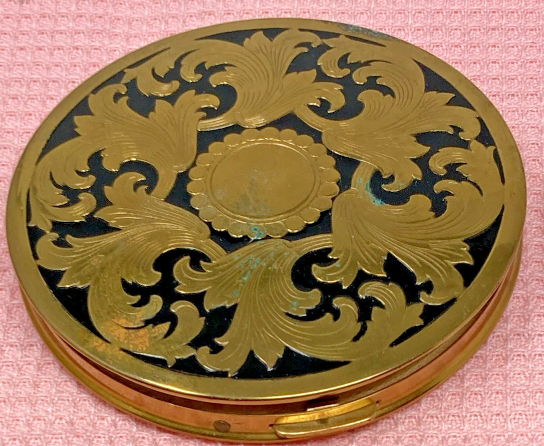 Vintage 1930.s Rex Fifth Avenue Raised Gold=Tone over Black Compact #951