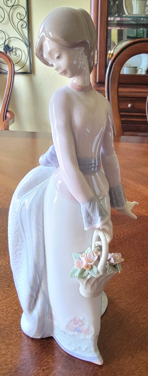 Lladro BASKET OF LOVE 7622 - 1991 Collectors Society - Woman w/Basket of Flowers