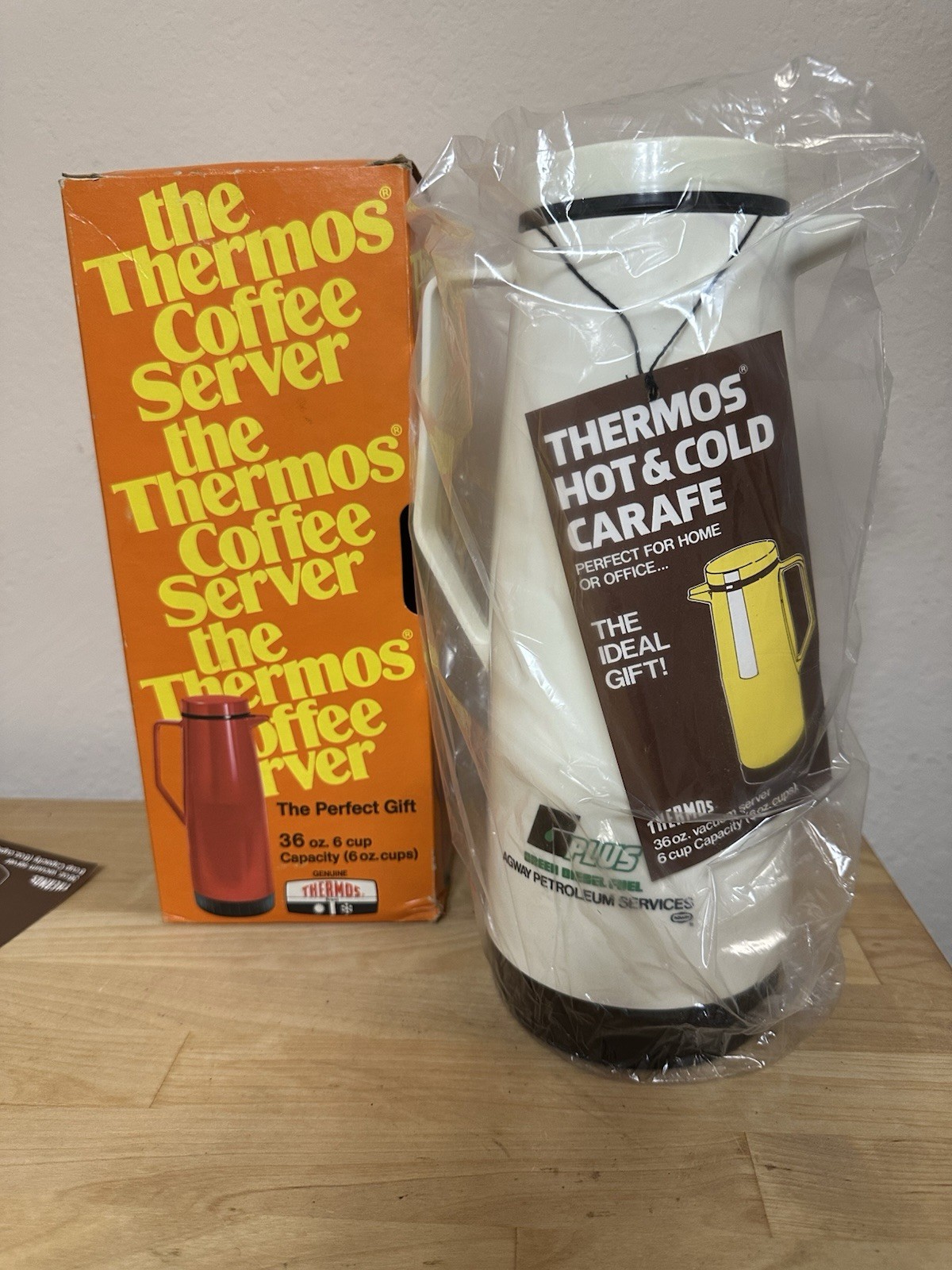 Vintage 1975 THERMOS KING SEELEY Model 36oz Eggshell Coffee Server~Brand New