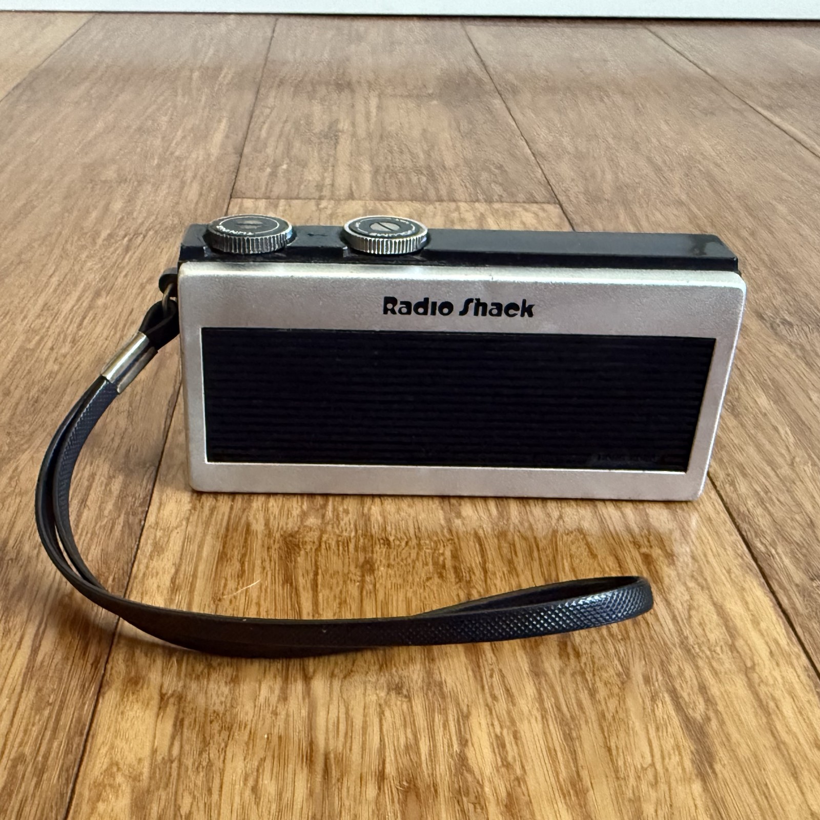 Realistic Radio Shack AM Pocket Transistor Radio • Vintage • Tested Working