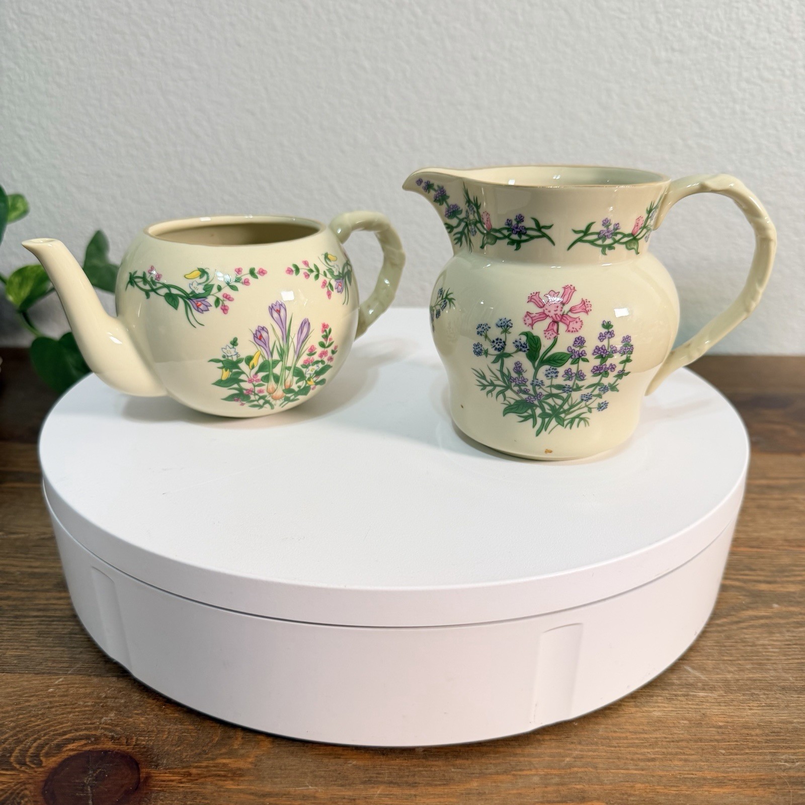 Lenox 1995 Spice Garden Collection Ceramic Flower Pots 4' set of 2 Replacements