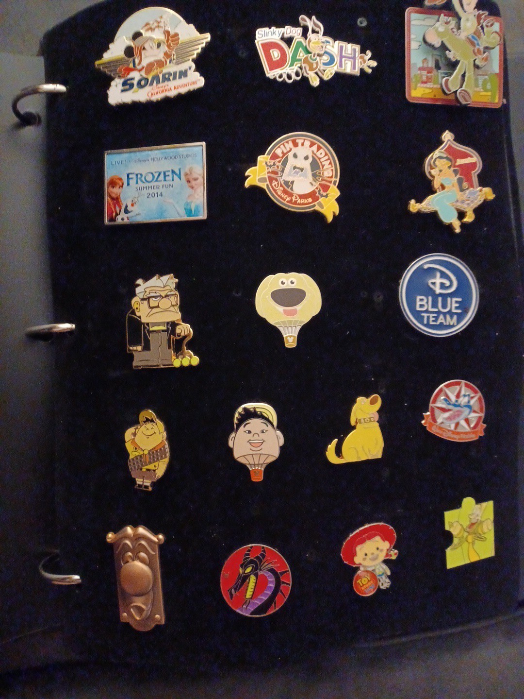 Lot Of Over 100 Disney Pins With Pin Trading 3-Ring Binder
