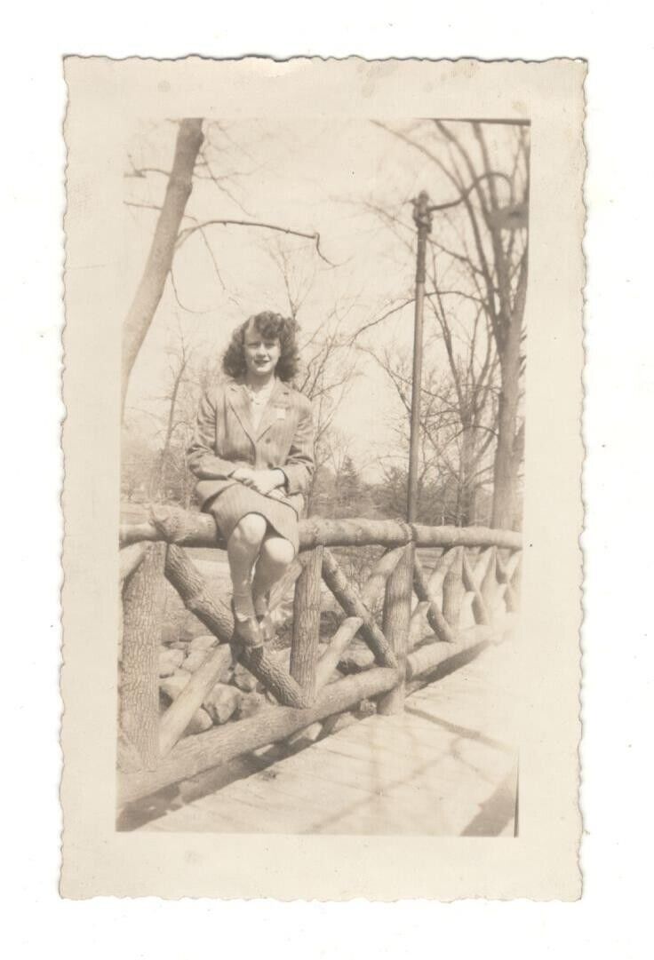 Vintage Photo Pretty Young Woman Posing On Wood Log Fence 1930\'s 1940\'s ACR4