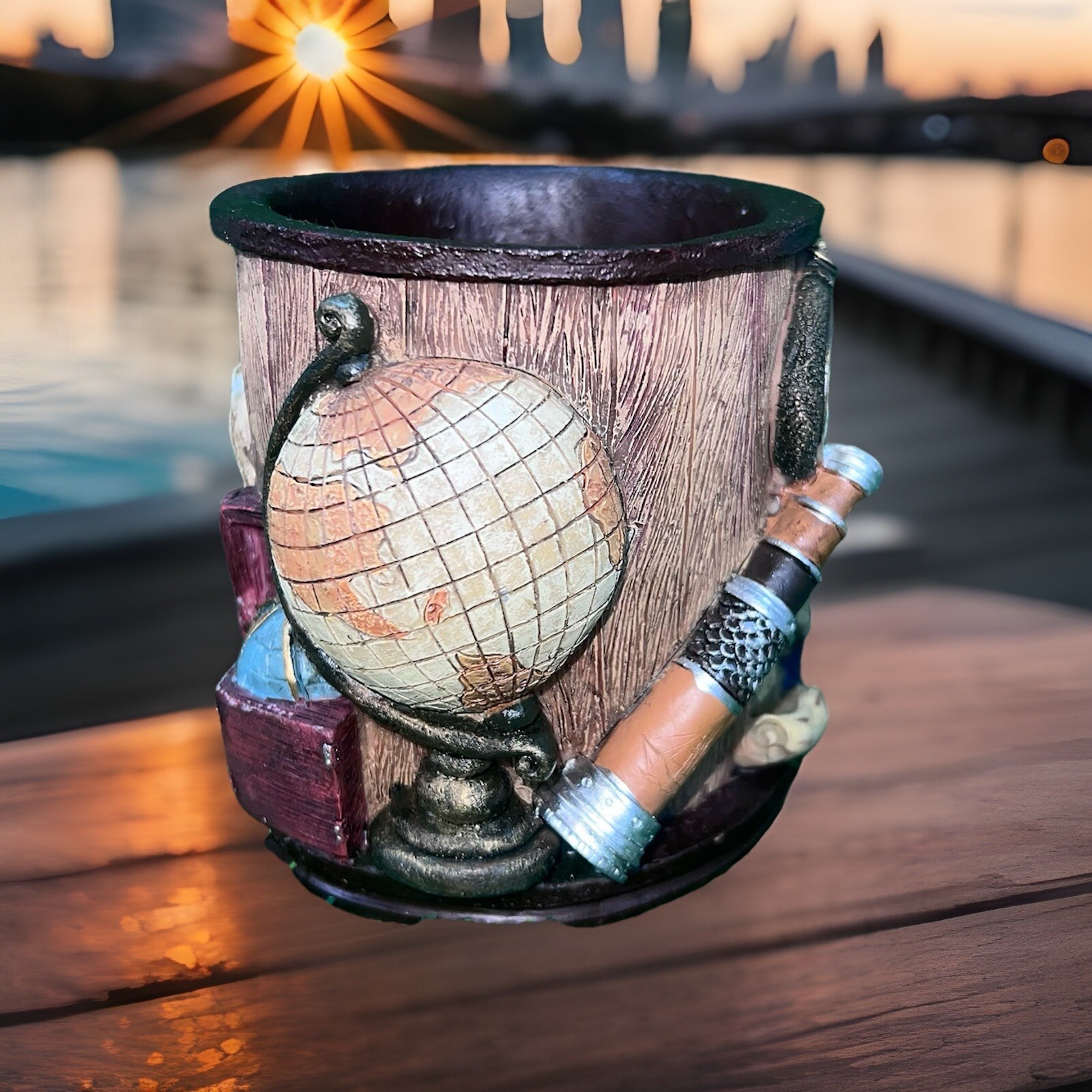 Russ Berrie WORLDLY IMAGES 3D Resin Pen Pencil Holder Cup Desktop ORGANIZER Russ Berrie WORLDLY IMAGES 3D Resin Pen Pencil Holder Cup Desktop ORGANIZER