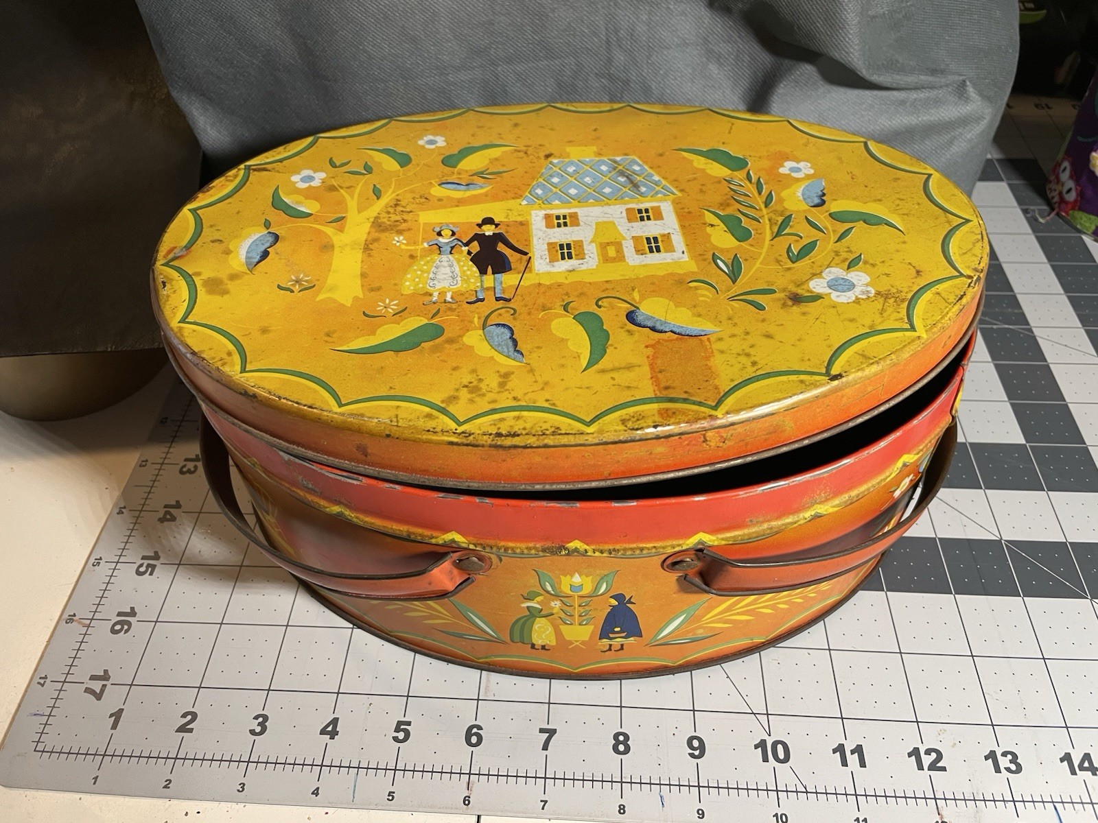Vintage 1950s-1960s Pennsylvania Dutch Folk Art Picnic Basket with Lid 11\