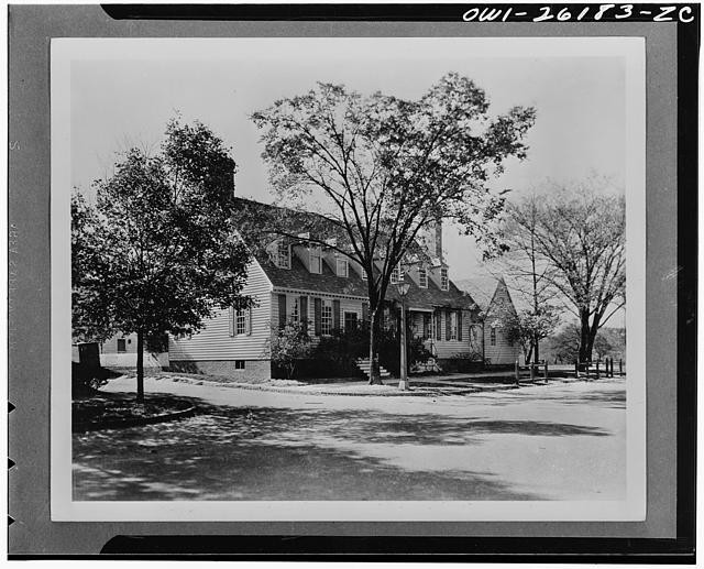 Photo:Williamsburg Virginia Colony 1700s Colonial Houses Street Scene