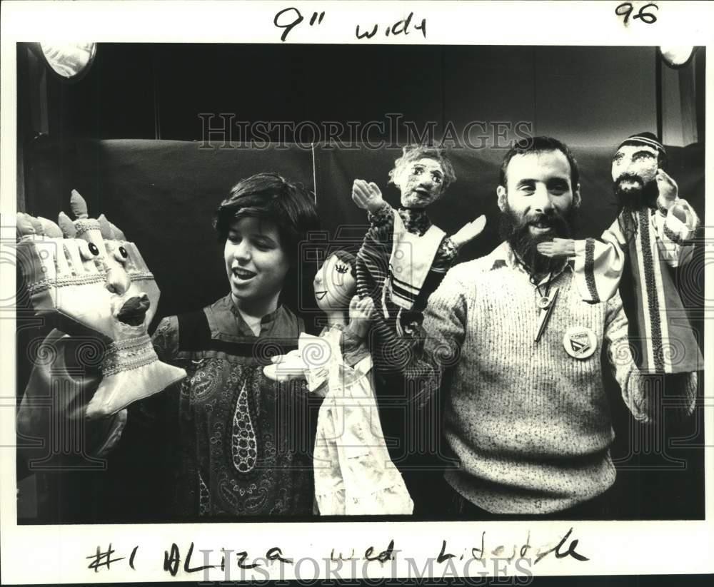 1980 Press Photo Yaakov and Aliza Horowitz tell Old Testament through puppetry
