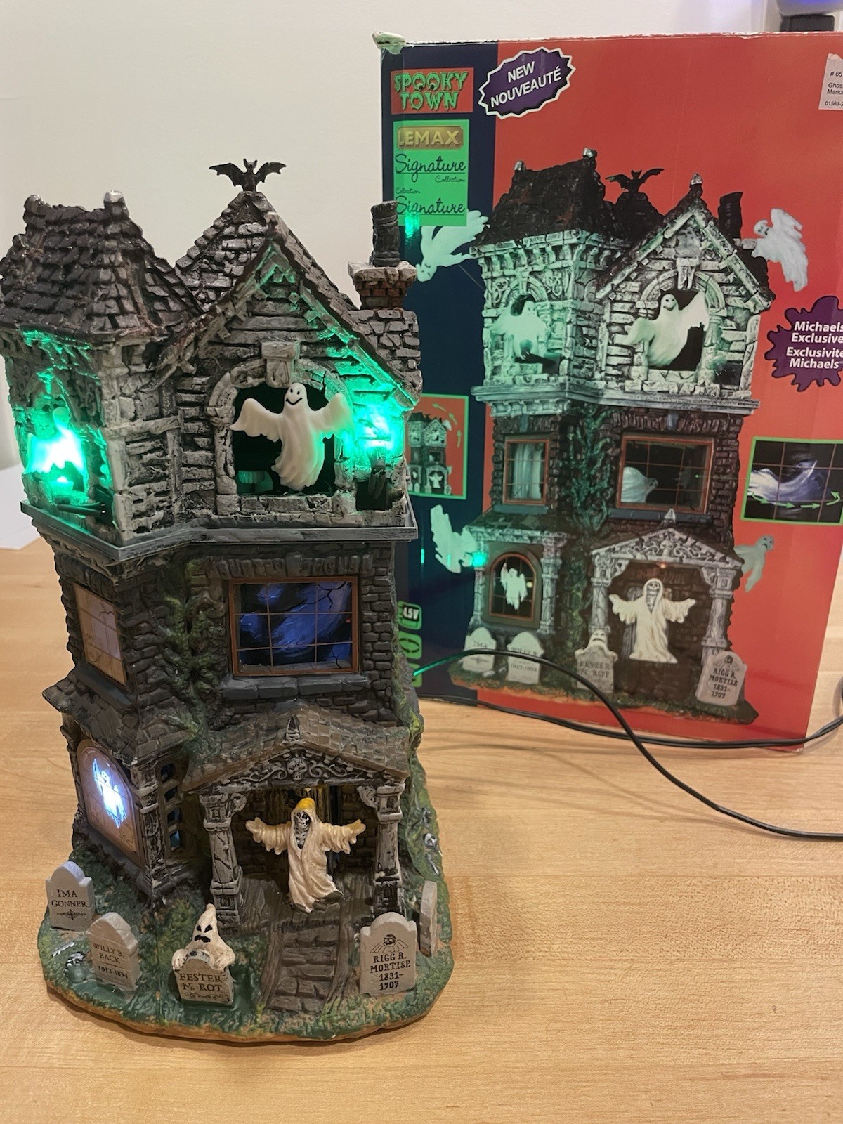 Lemax Spooky Town Signature Collection Ghostly Manor with Lights and Sound