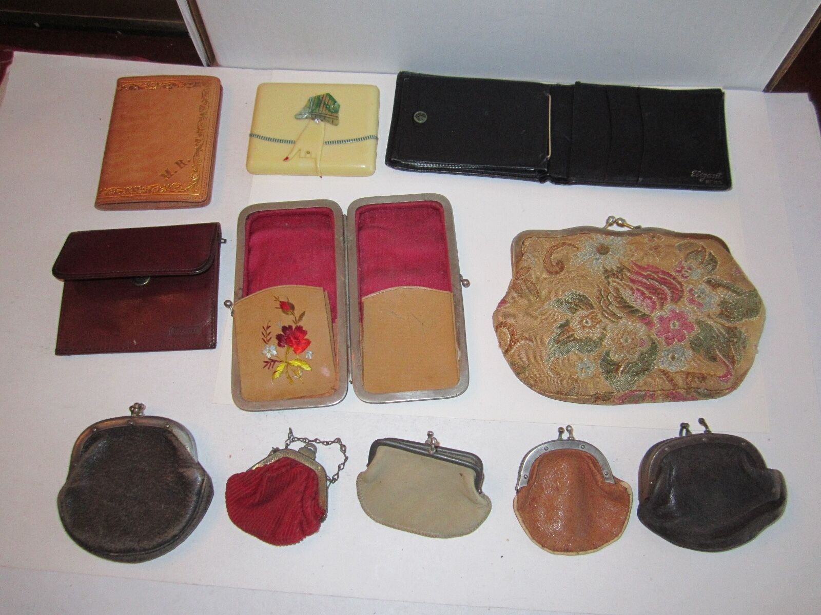 LOT OF VTG COIN PURSES, WALLETS AND MORE - SEE PICS - TUB BN-14