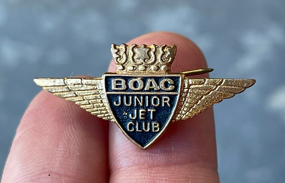 VTG BOAC Junior Jet Club Gold Toned Enameled Lapel Hat Pinback