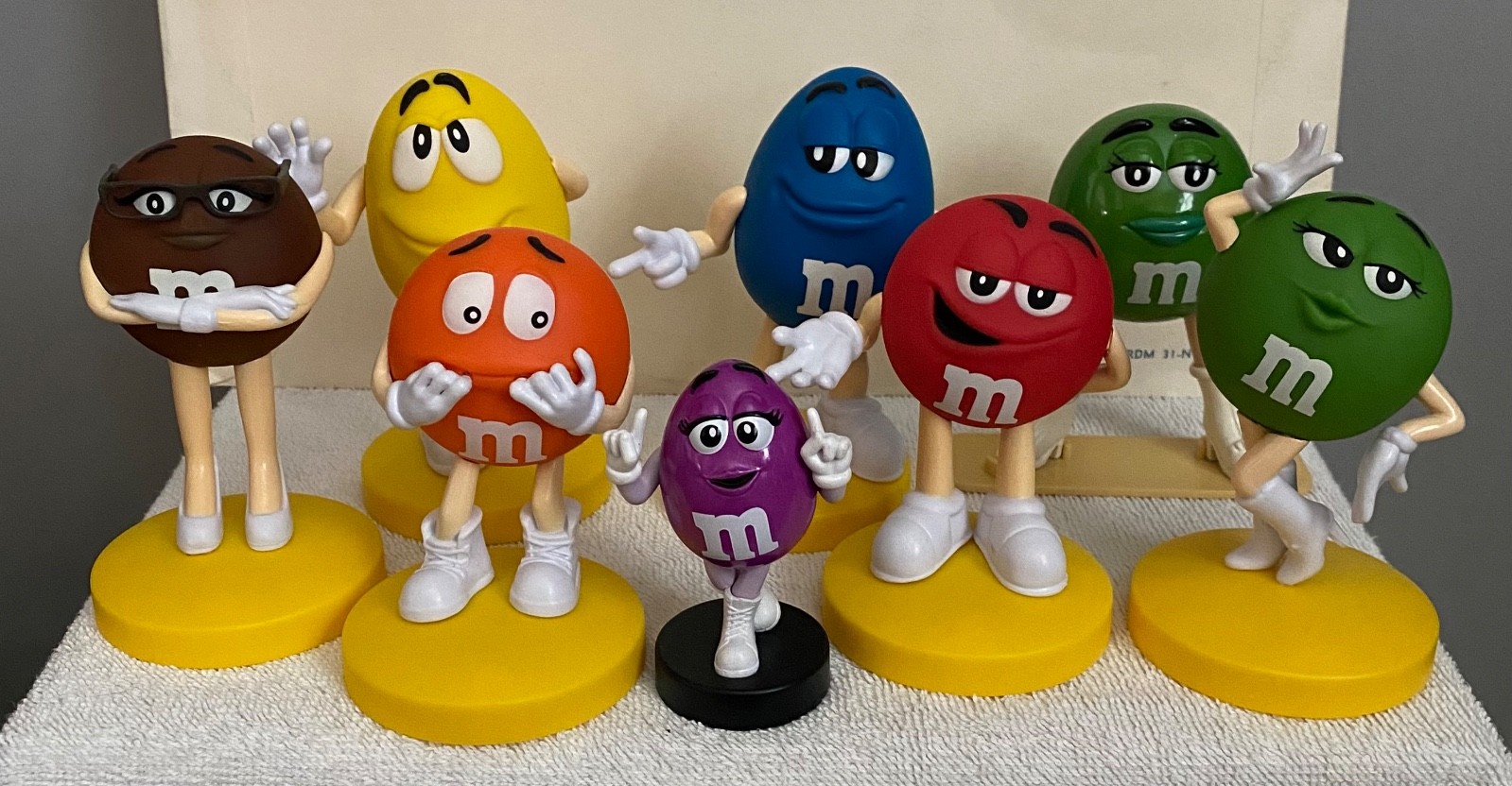M&M Figurine Set of 8 - M&M World Las Vegas Figure & Metal Purple & Green Girl