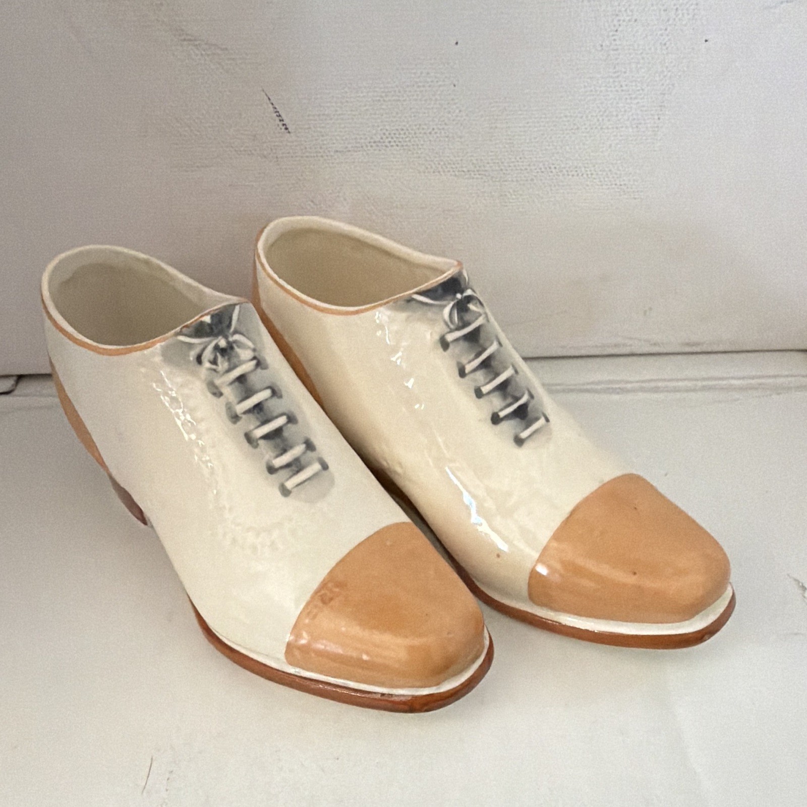 Vintage Niagara Falls Canada Oxford Shoe Figurines