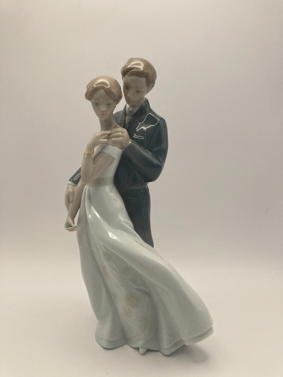 Lladro #8274 Everlasting Love Bride Groom Figurine 9