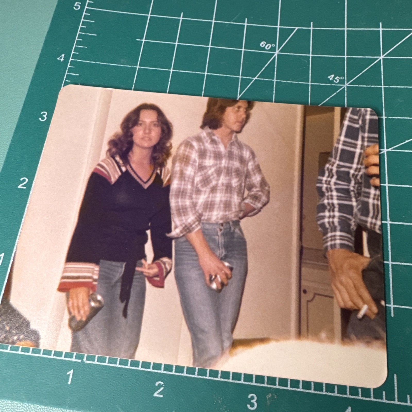 Vtg Photo 2 Pretty Women Drinking Beer Hanging Out In The 70s Vtg Photo 2 Pretty Women Drinking Beer Hanging Out In The 70s