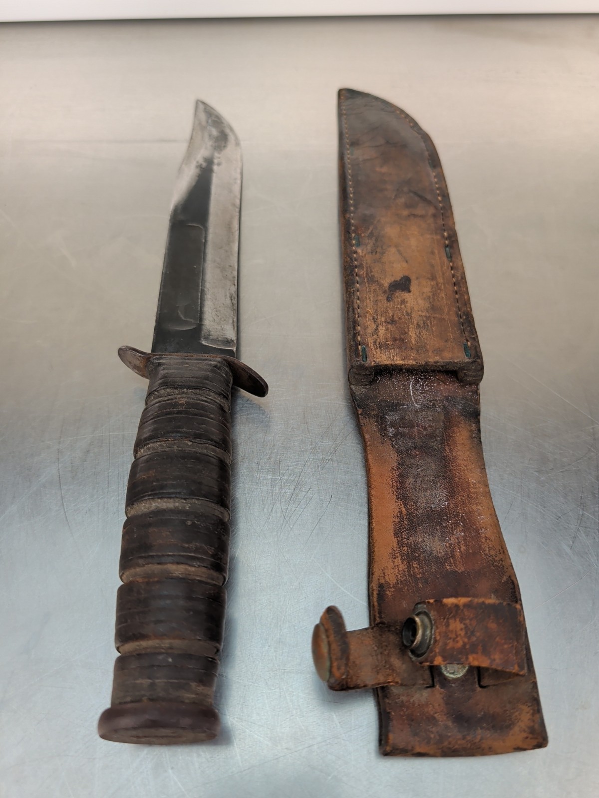 Early Kabar WW2 USMC US Marines Combat Fighting Knife & Leather Sheath Vintage