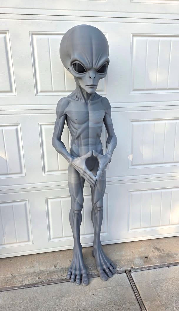 LIFESIZE 5 ft tall grey alien perfect for man cave , garage , or businesses