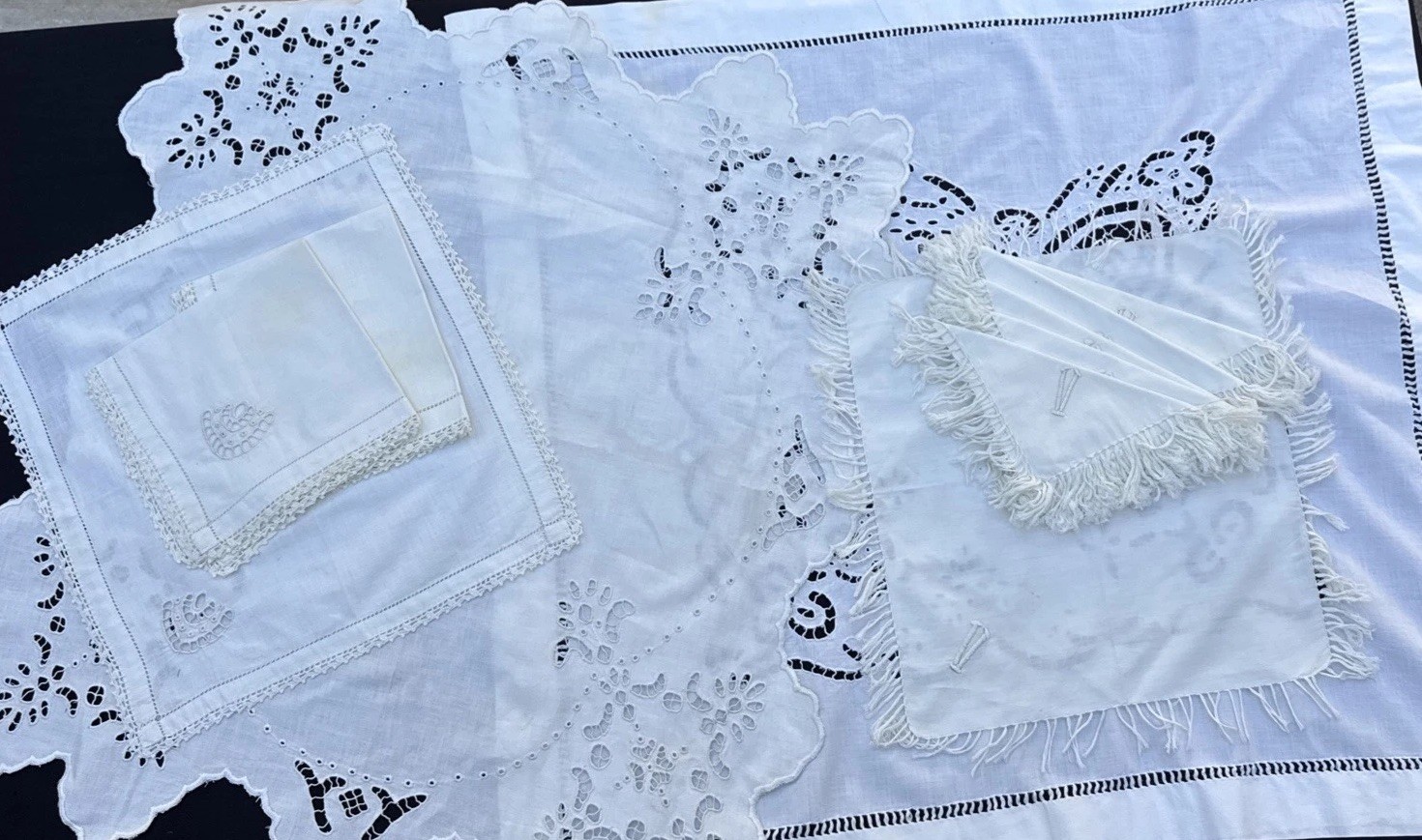 13pc Vtg Richelieu Cutwork Linen Tablecloth Lot Hand Monogram V Napkins Doily