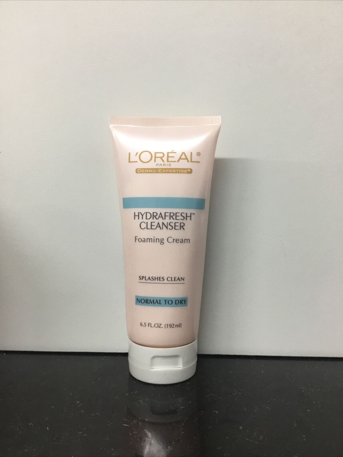 L’Oreal Paris Hydrafresh Cleanser Foaming Cream Splashes Clean Normal to Dry 6.5