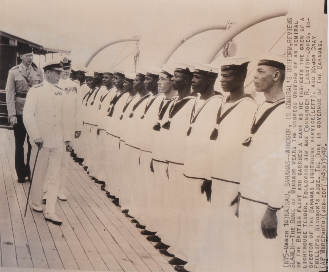 1942 Press Photo WWII Duke of Windsor Inspects Crew of Bahamas Lighthouse Tender