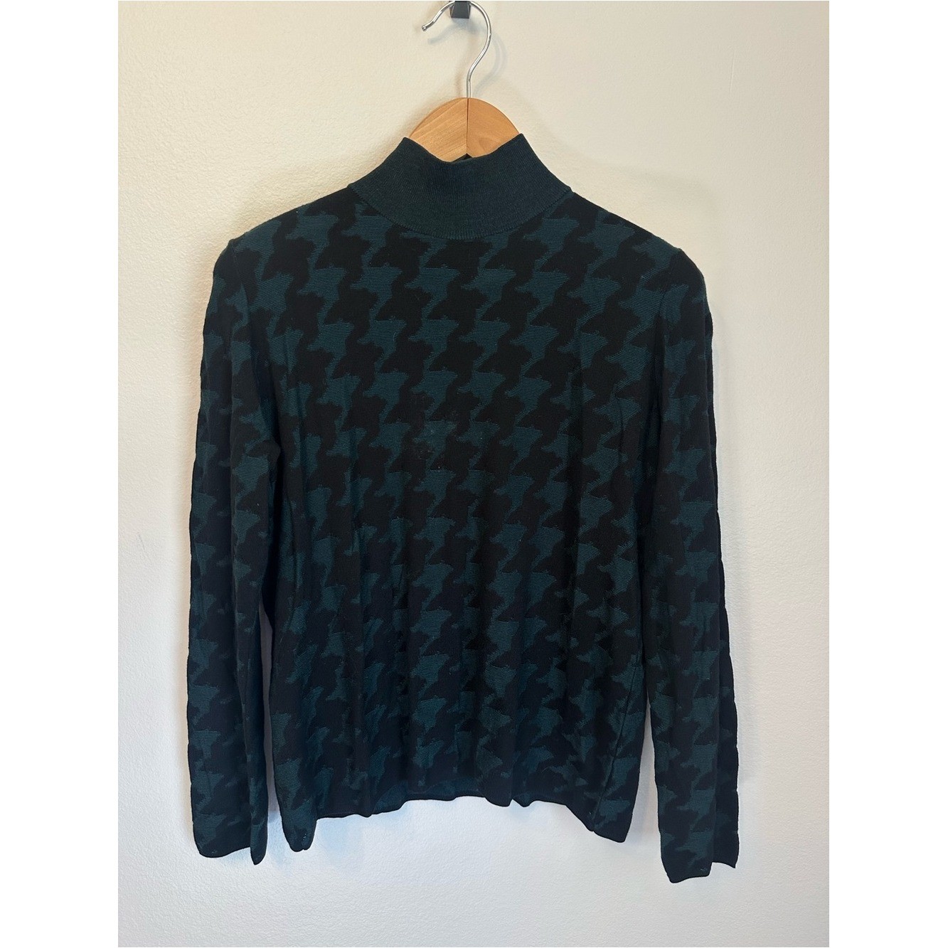 Akris Punto Black & Dark Green Houndstooth Mock Neck Sweater