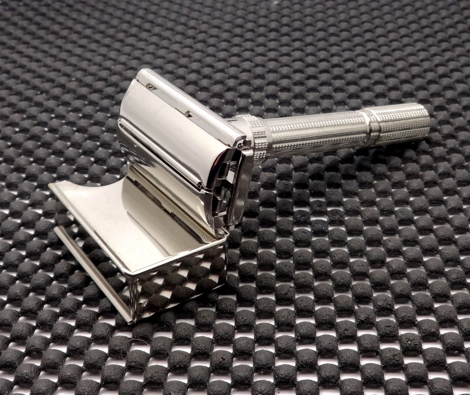 Vintage 1962 Gillette Slim Adjustable 1-9  DE Safety Razor H2 Stunning & Clean
