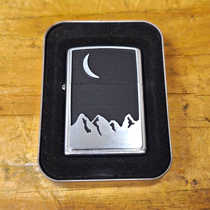 Vintage 2000 Marlboro Crescent Moon Over Mountains Zippo Lighter Unused