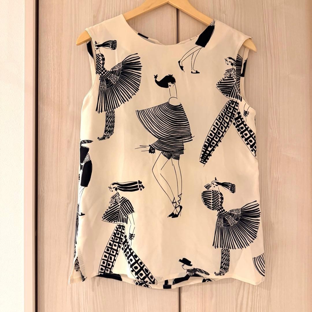 AKRIS PUNTO Sleeveless Blouse Ivory Monochrome Illustration Print US 4 F 36 JPN