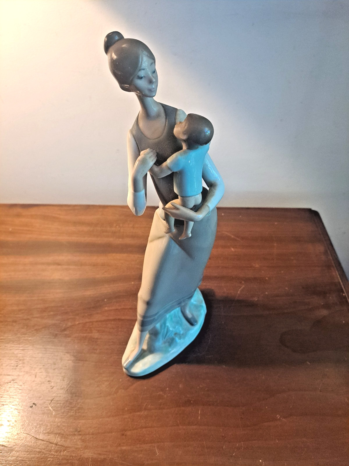 Lladro 4701 Mother & Child Motherhood 13.25\