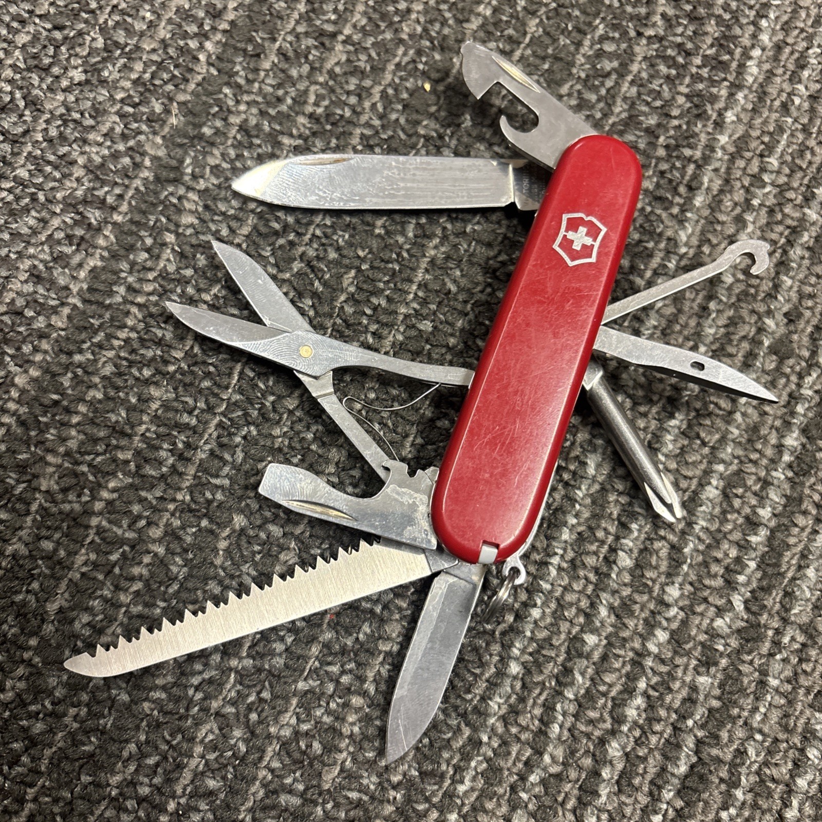 Victorinox Fieldmaster Swiss Army knife - Red