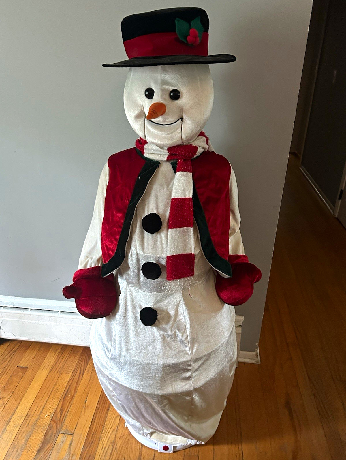 Rare Gemmy 2003-2004 life size dancing snowman fully restored