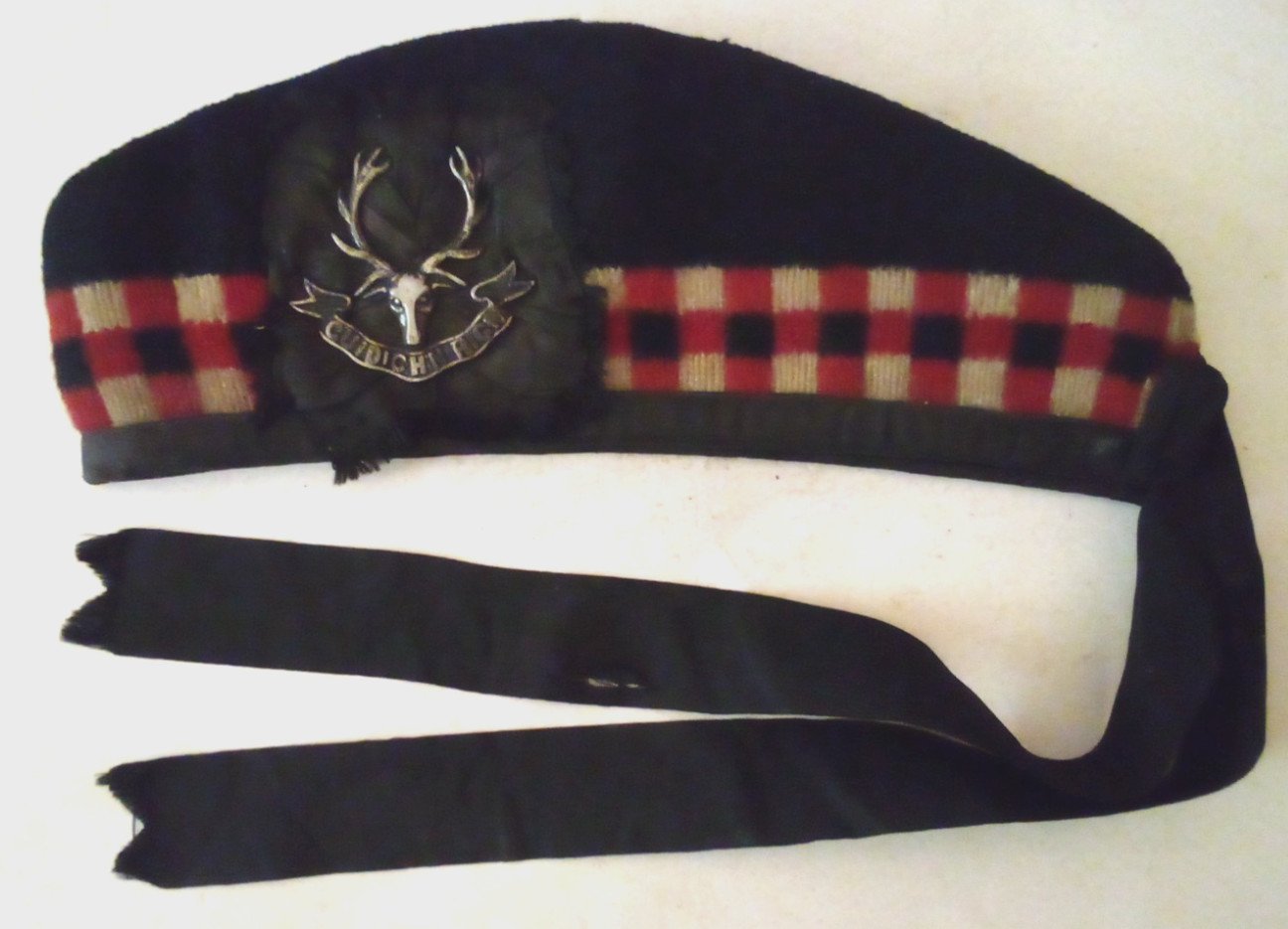 VTG SEAFORTH HIGHLANDERS MILITARY HAT W/BADGE CUIDICH \'N RIGH HELP THE KING MK