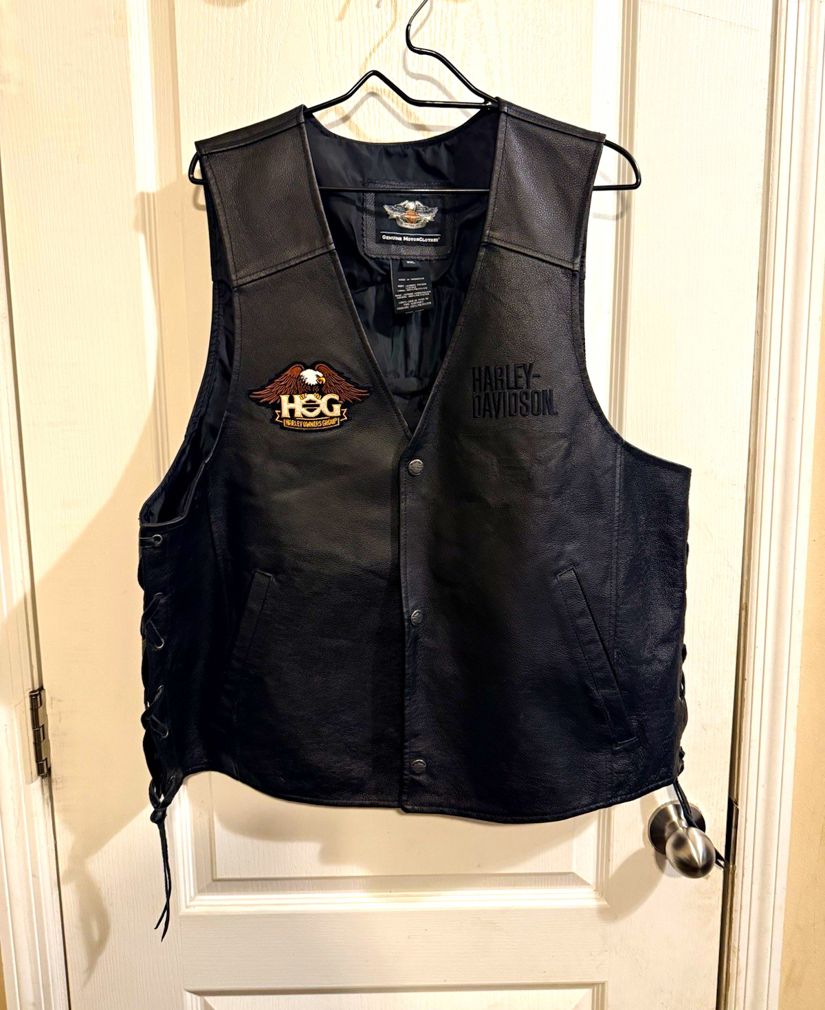 Harley Davidson HOG Leather Motorcycle Vest 2XL Alamo Chapter Biker Patches