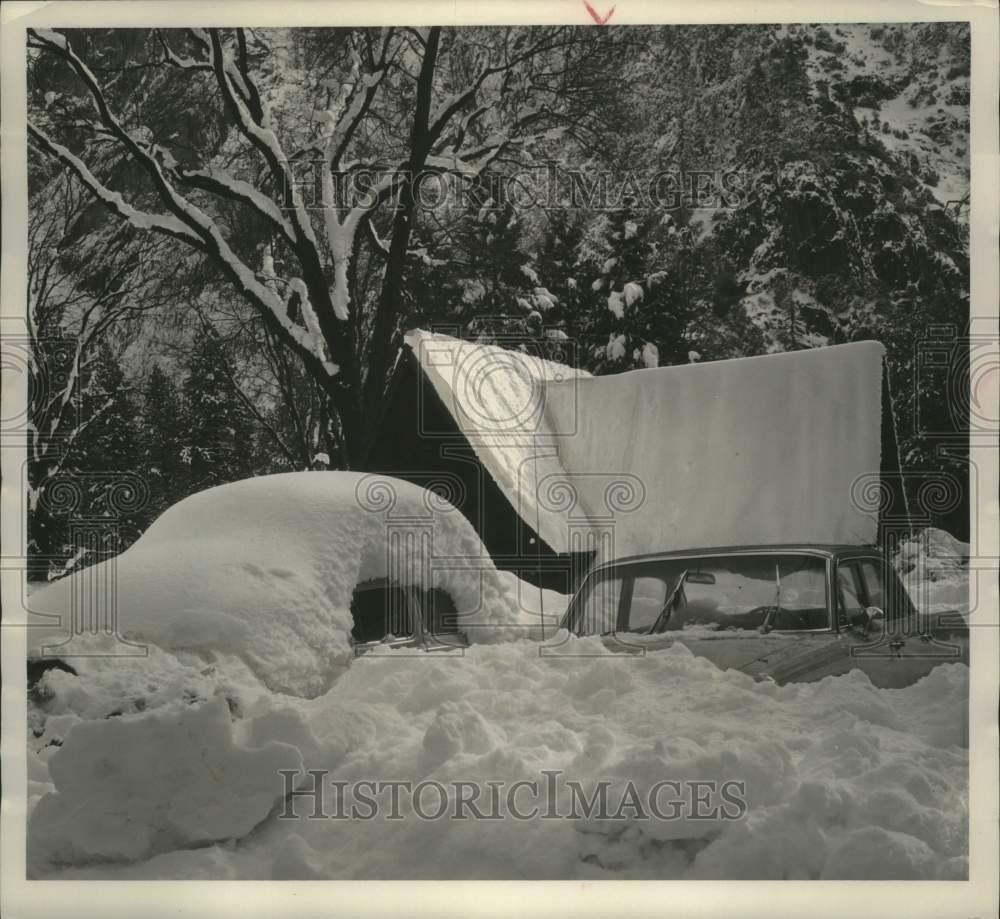 1964 Press Photo 39 inches of snow covered the parking lot of Yosemite Valley