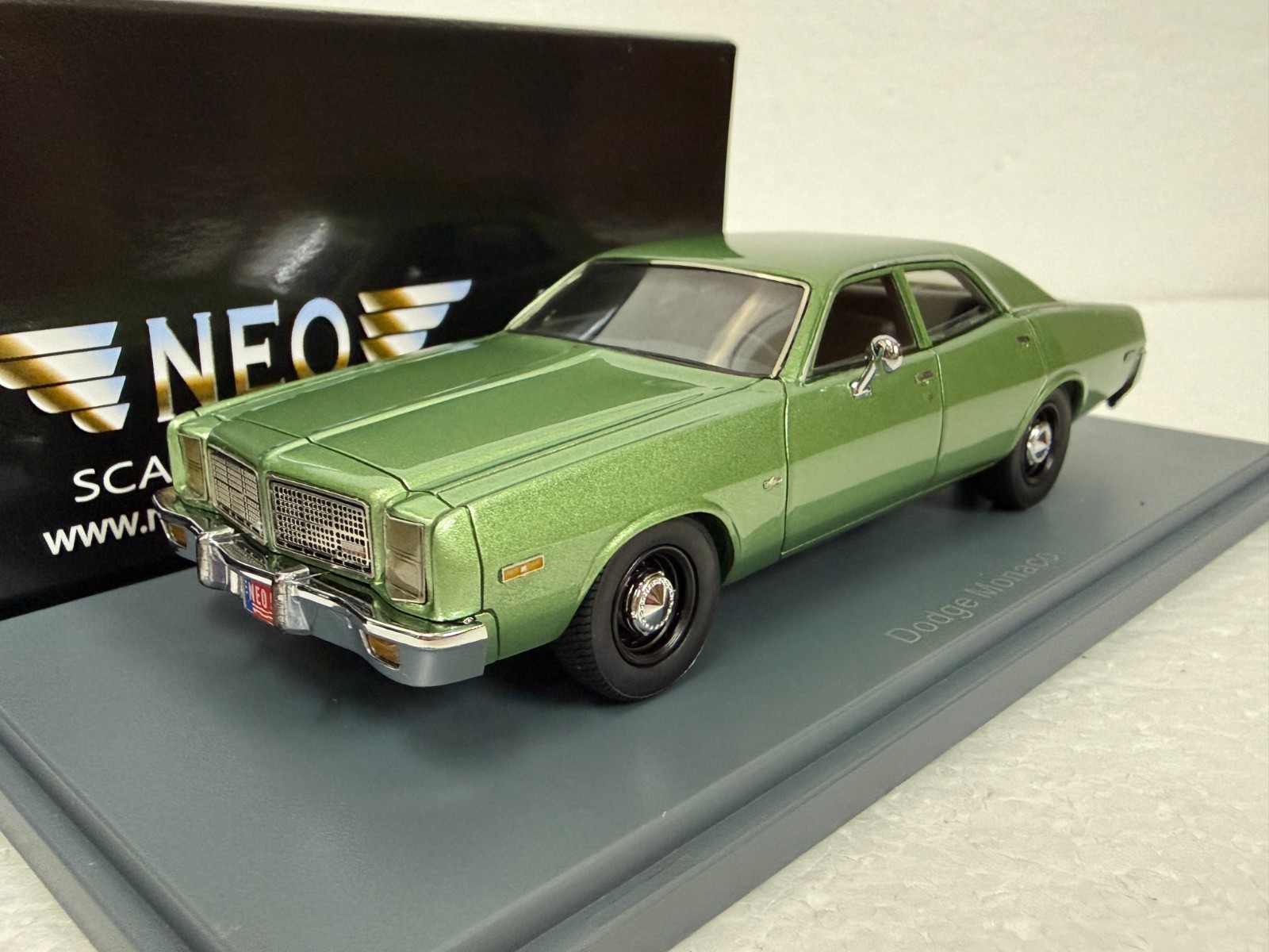 Neo Scale Models 43510 Dodge Monaco Green resin 1/43 scale model car